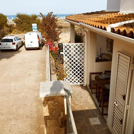 Summer Room- Fronte La Caletta