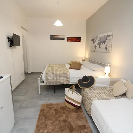 Summer Room- Fronte Guest house