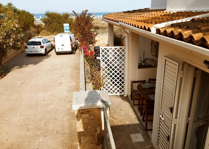 Summer Room- Fronte La Caletta